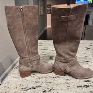 Ugg Suede Boots